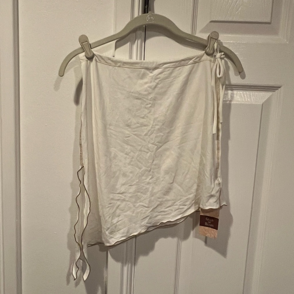 Queen Of Hearts Clothing off-white size small asymmetric skirt NWT